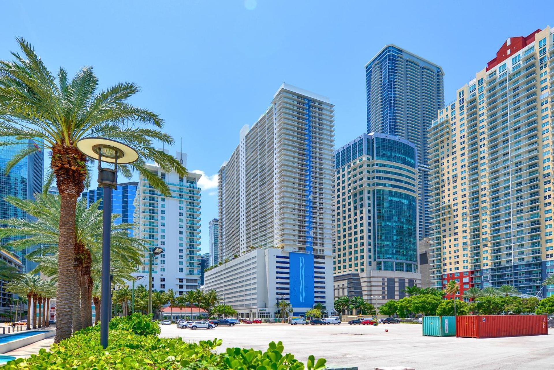 Stylish In W Cityscape Views